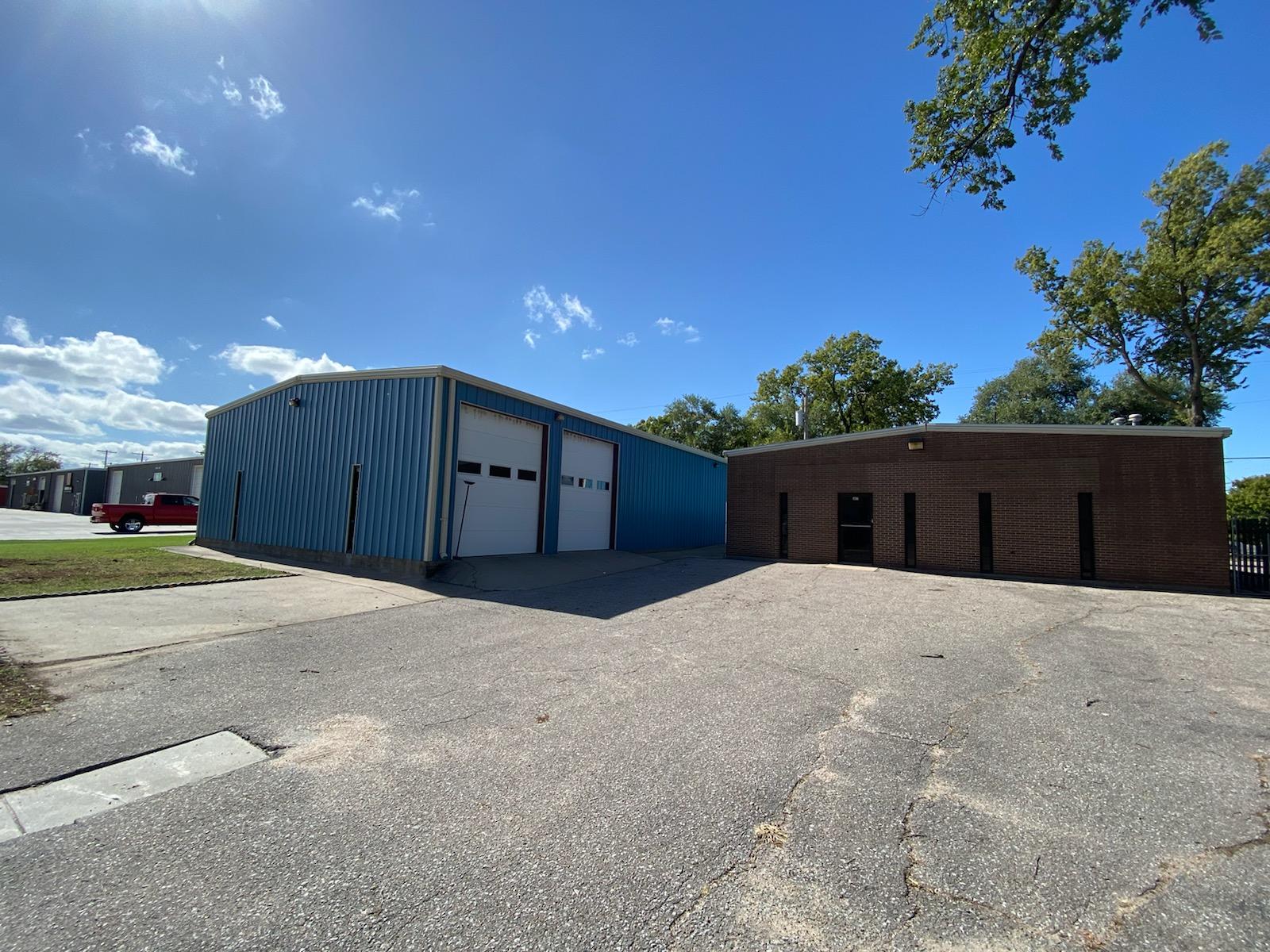 341/347 N Hydraulic Warehouses for Rent